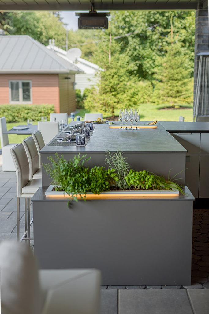 Station Grill Cuisine extérieure et cuisine d'été sur mesure chez Piscines Spas Etchetera