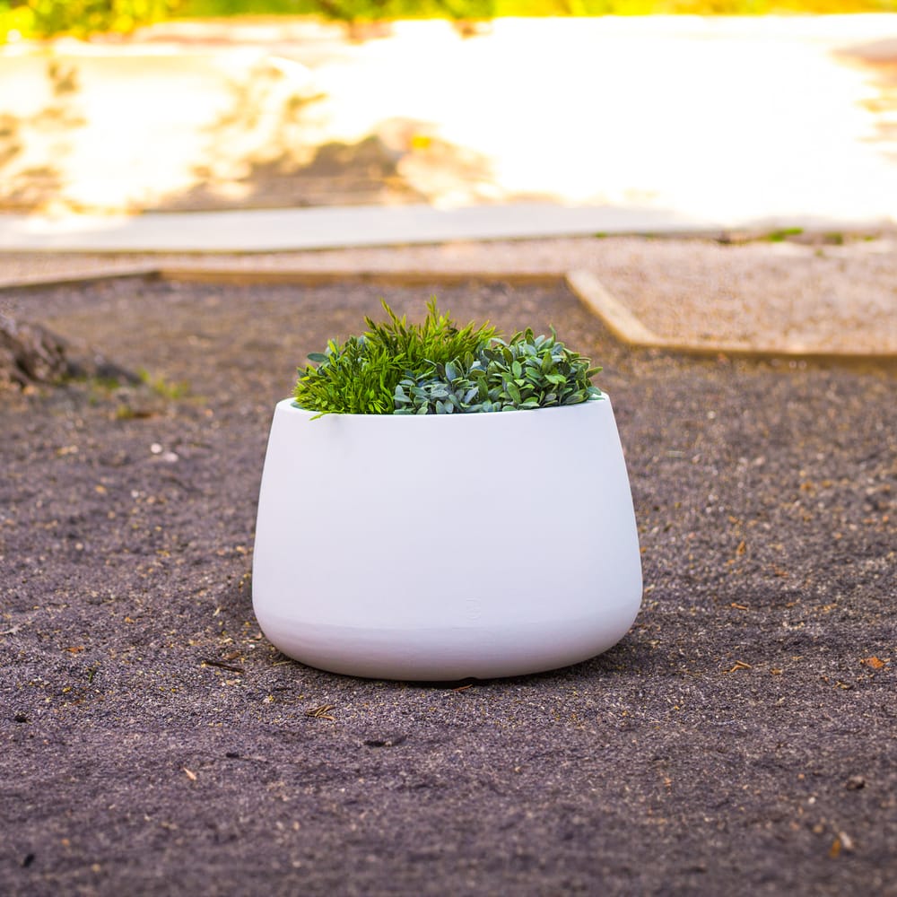 Transform your garden with Camelia by Newgarden. These premium pots offer unparalleled durability and generous planting space.