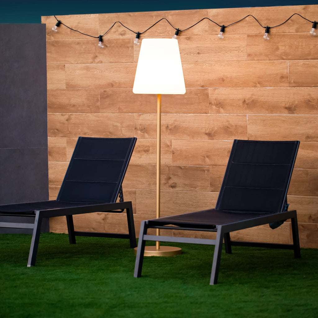 Lola Slim 180: a contemporary LED lamp with a metallic touch, designed to brighten and beautify any indoor/outdoor setting.