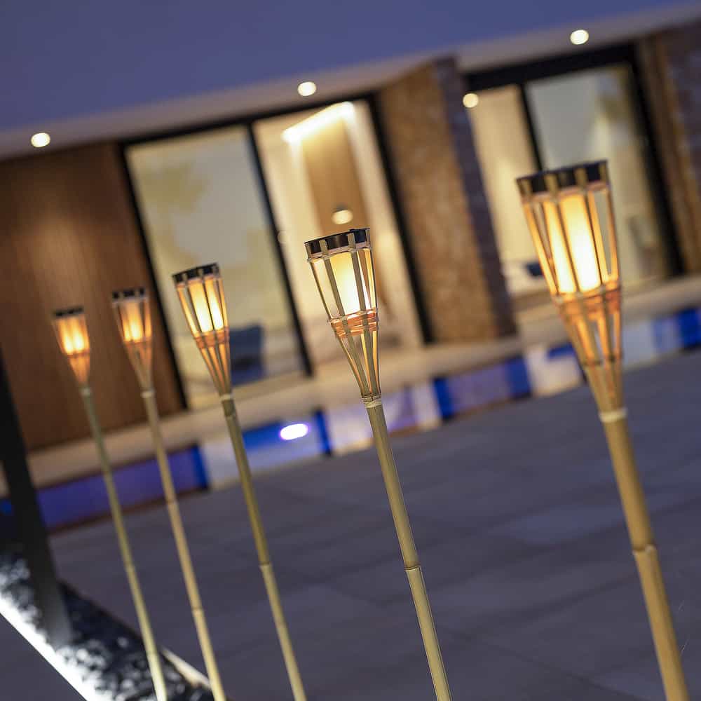 Upgrade your garden with Hiama, Newgarden's solar-powered spike, offering auto-on lighting and an attractive fire/flame effect.