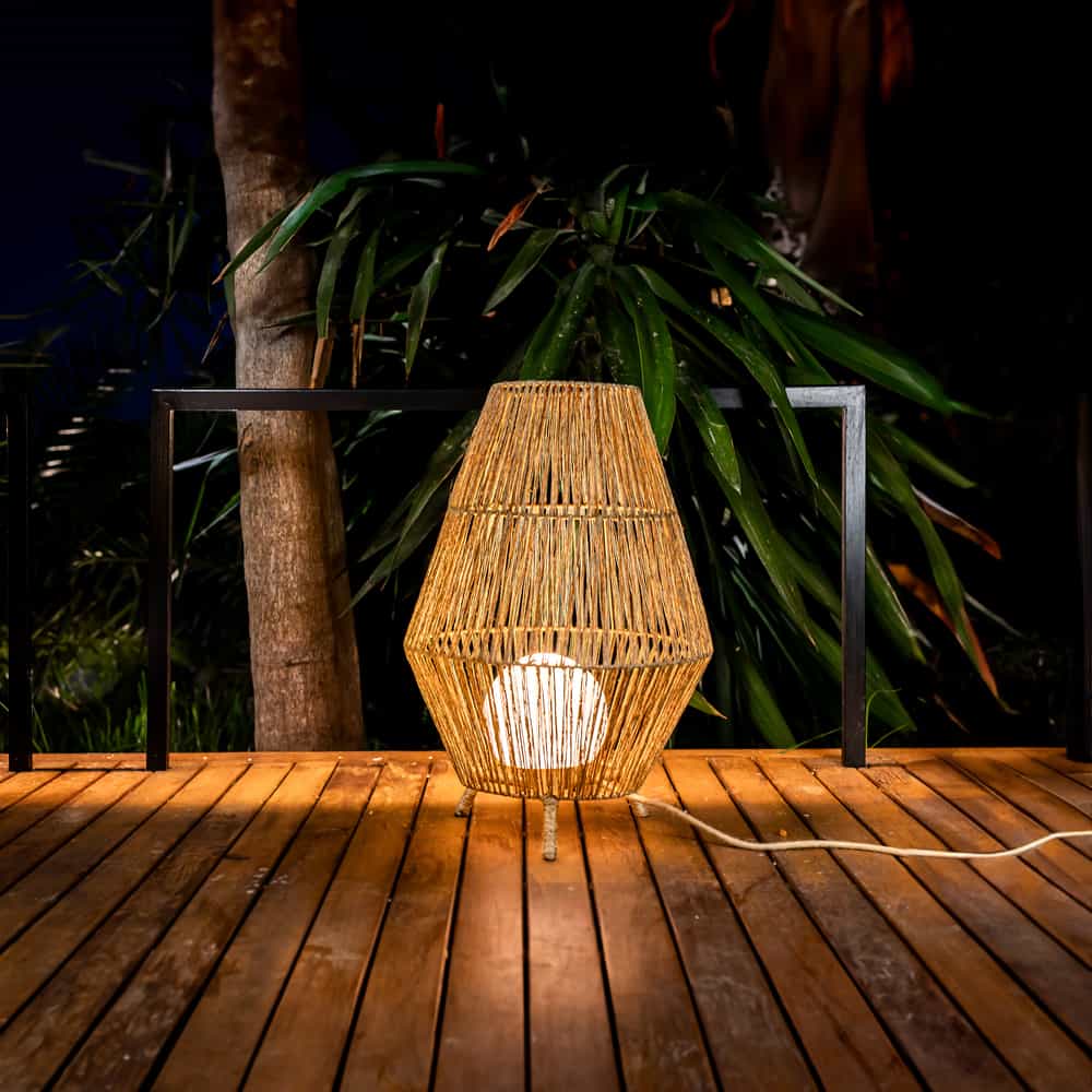 Create a natural ambiance with Sisine 70. Choose the wireless version for convenience or the In & Out version for tailored lighting.
